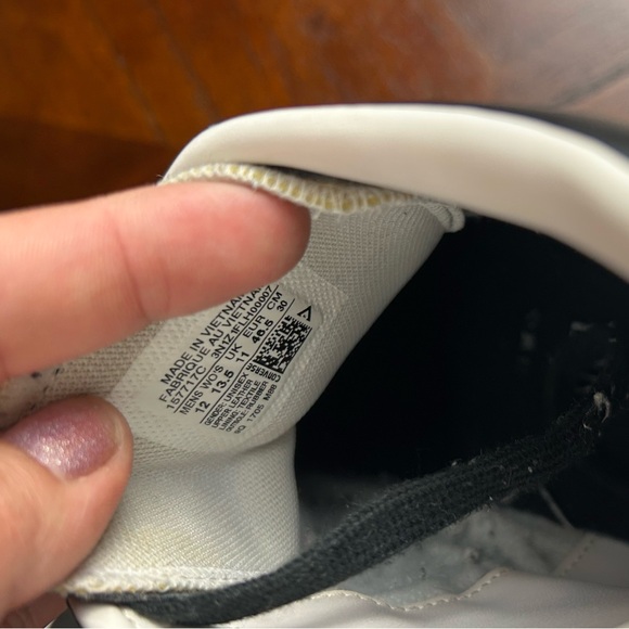 Converse Black and White Men's Sneakers size 12 - Picture 6 of 7